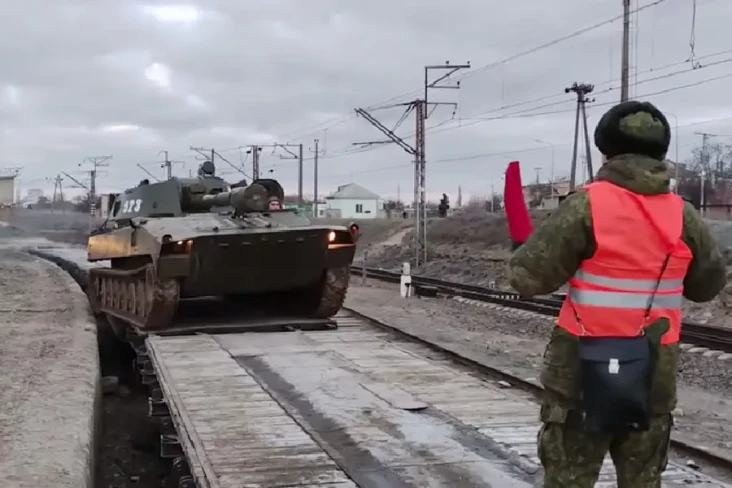 Tarik Pasukan, Rusia:...
