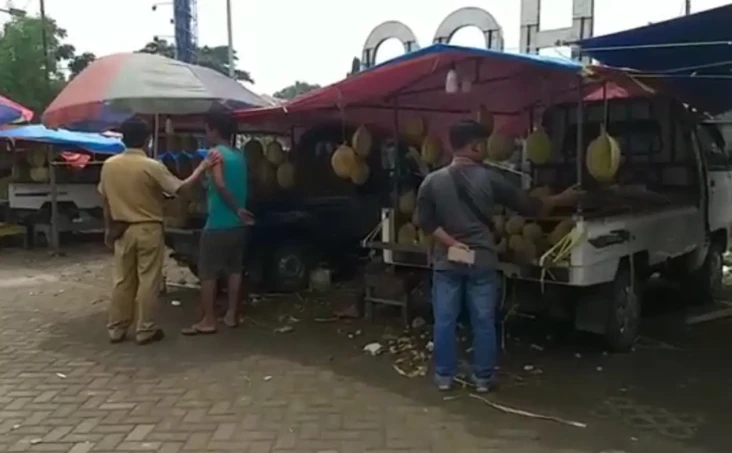 Viral, Emak-emak Kena...