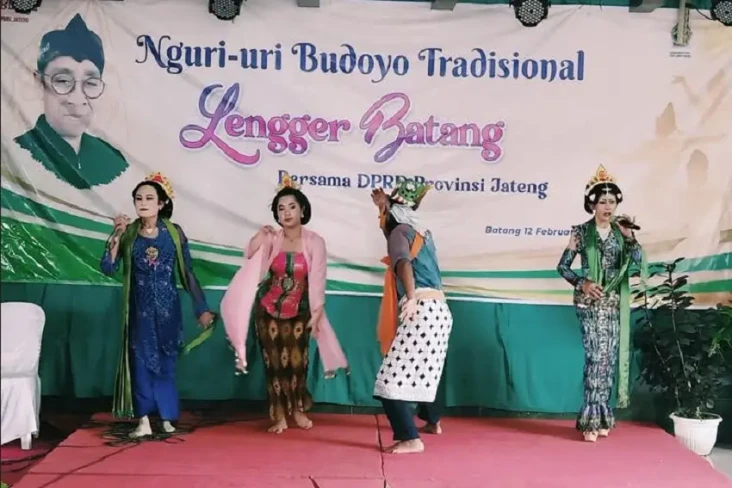 Bersaing dengan Kesenian...