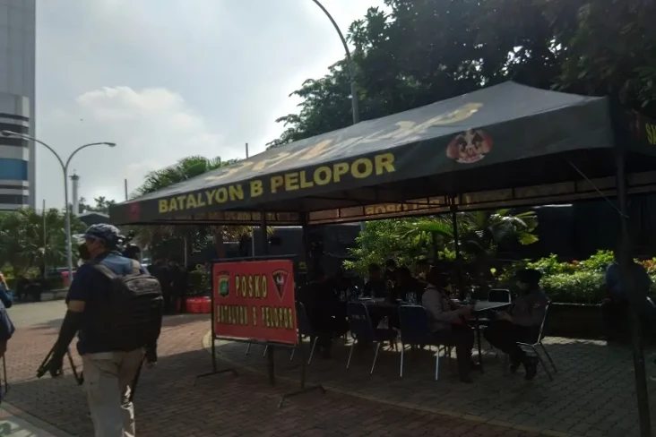 Buruh Demo Protes Aturan...