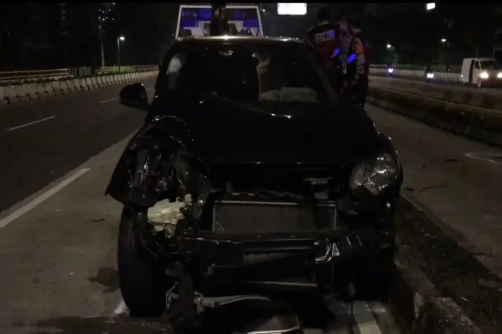 Mobil Seruduk 3 Motor...