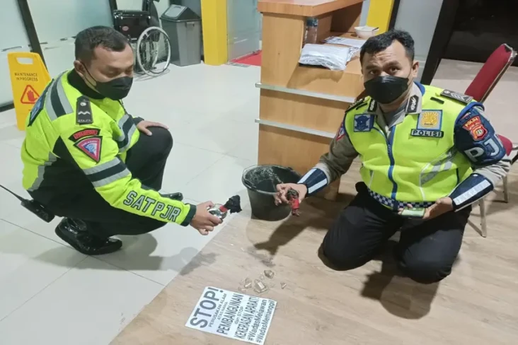 Polisi Tangkap Pria...