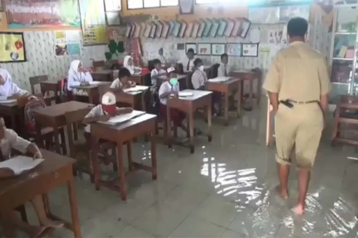 Siswa di Lamongan Belajar...
