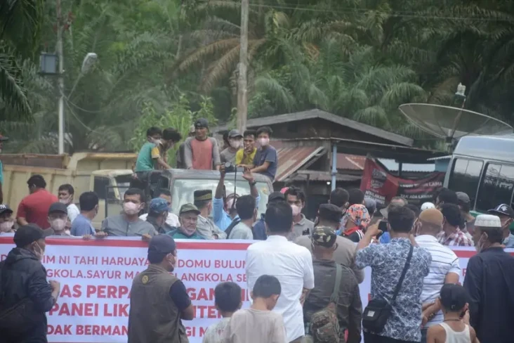 Tolak Perpanjangan Izin...