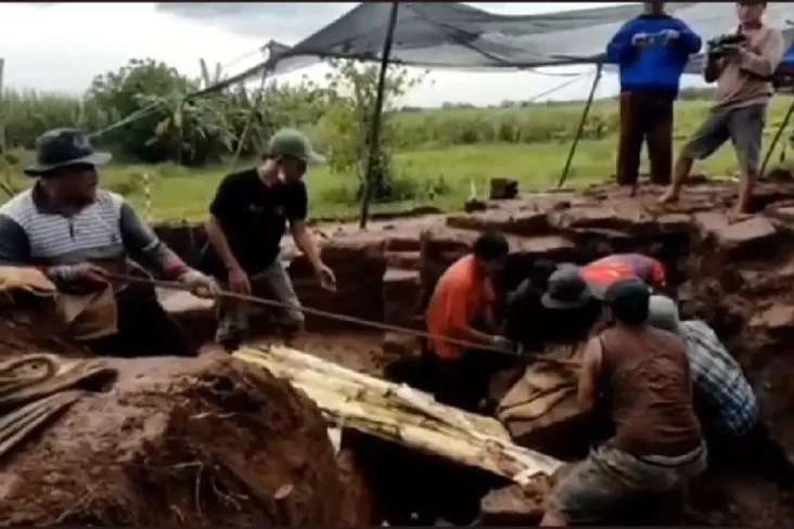 Lebih Tua dari Zaman...