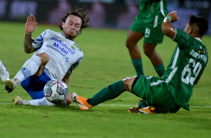 Persib Bandung vs Persipura...