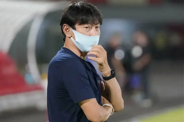 Shin Tae-yong Ditekan...