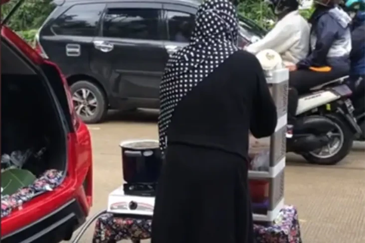 Viral! Ibu-Ibu Jualan...