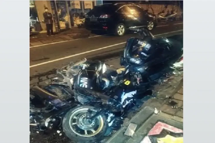 Sedan Mewah Milik Warga...