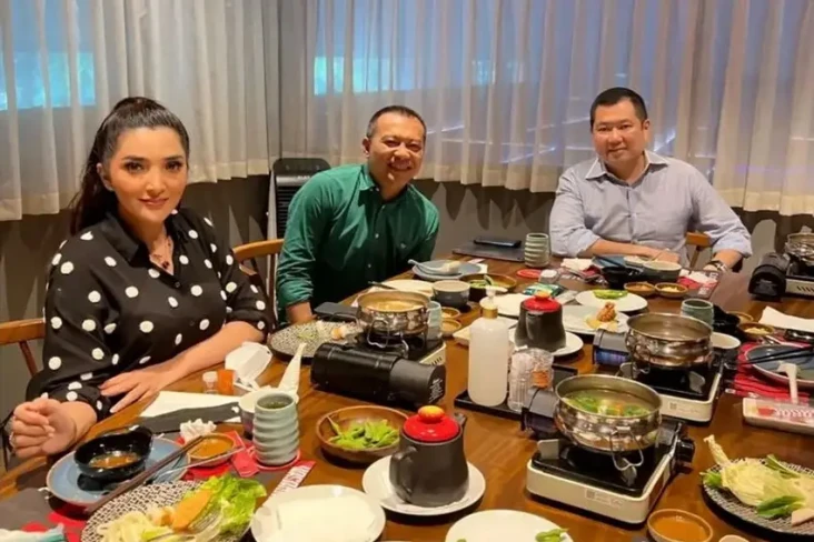 Bersama Anang Makan...