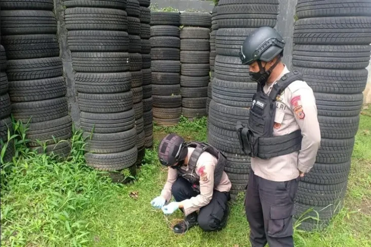 Polda Jabar Musnahkan...