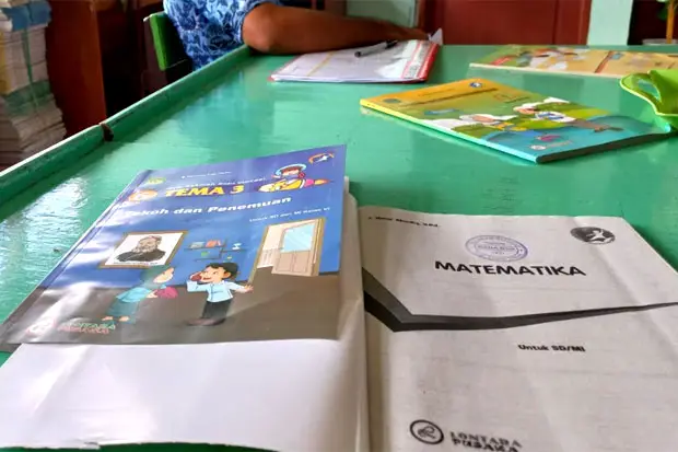 Habiskan Dana BOS Rp8...