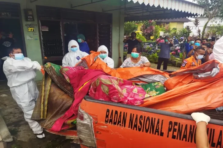 Tinggal Sebatang Kara,...