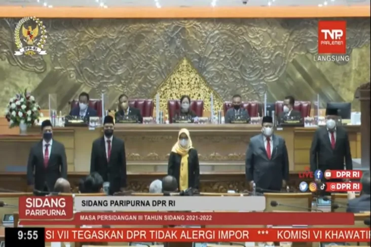 DPR Perkenalkan 12 Anggota...