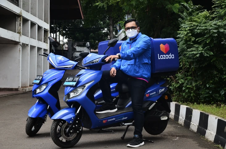 Kurir Lazada Gunakan...