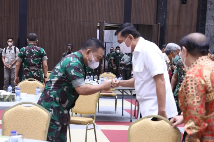 KSAD Dudung Kumpulkan...