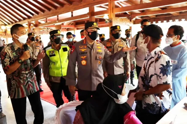 Gelar Vaksinasi di Candi...
