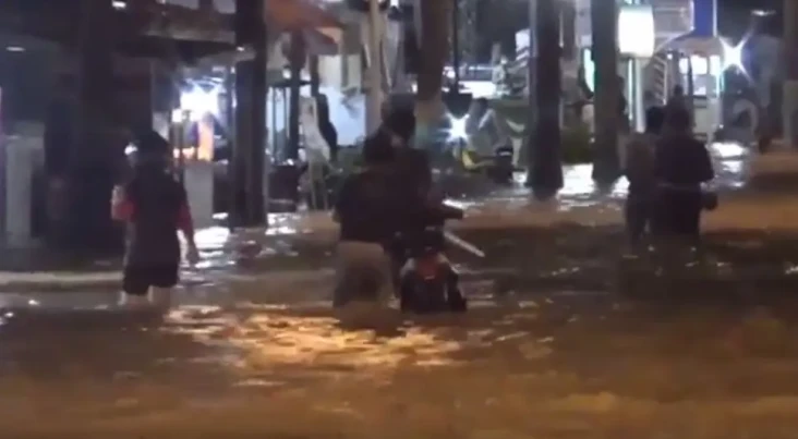 BREAKING NEWS! Banjir...