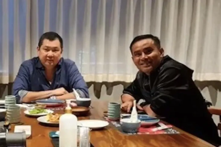 Diajak Makan Siang Bareng...