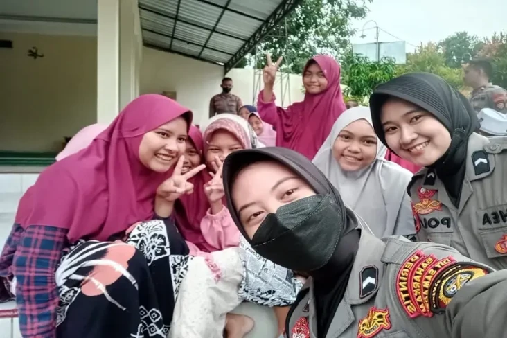 Aksi Polwan Cantik Selfie...