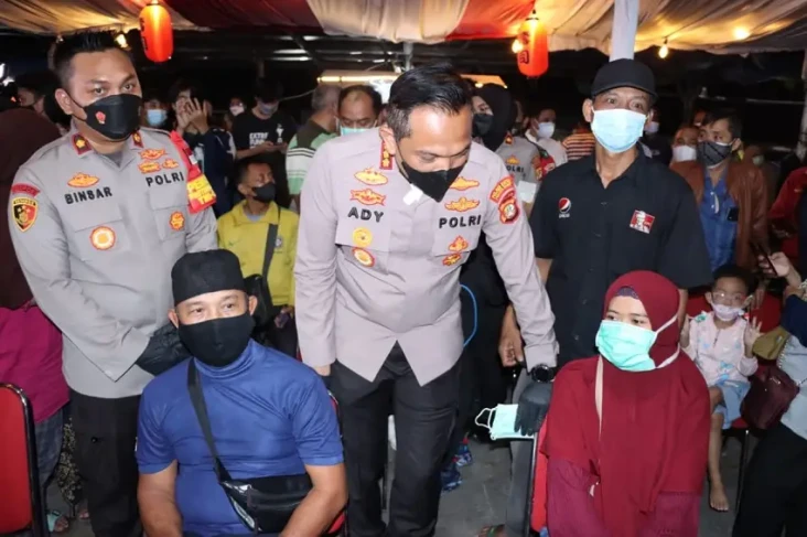 Polres Jakbar Buka Gerai...