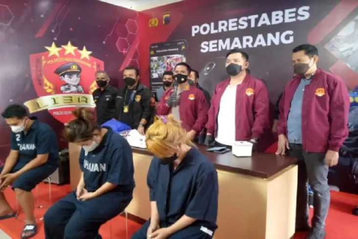 Palsukan Data Nasabah,...