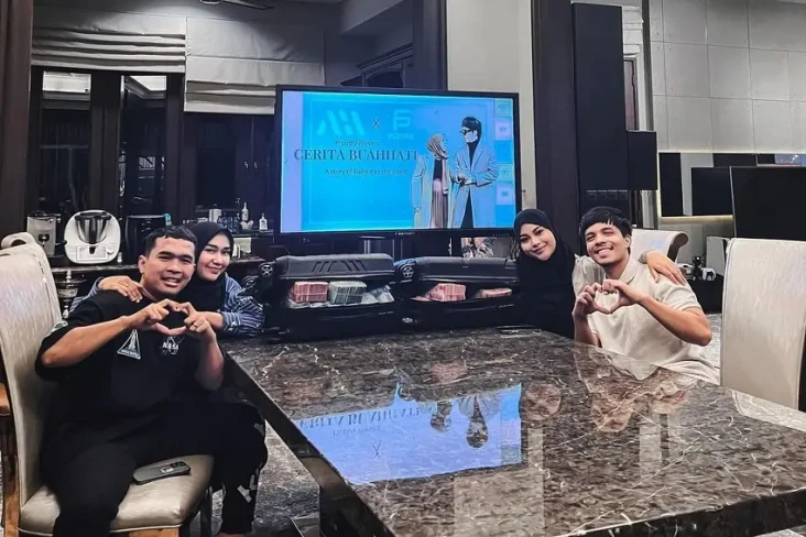 Persalinan Aurel Hermansyah...