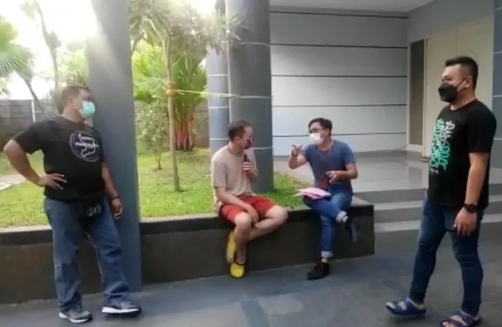 Kejari Surabaya Tangkap...