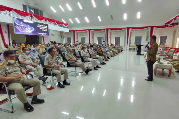 Sekda Palopo Buka Sosialisasi...