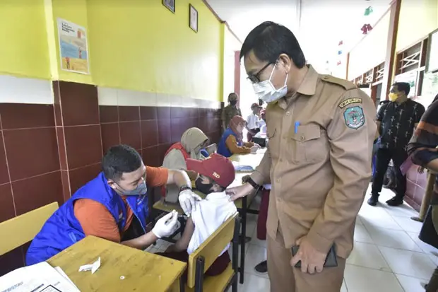 Vaksinasi Anak di Luwu...