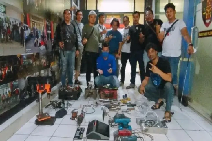 Penampakan Pistol Buatan...