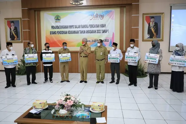 Ganjar Beri Bantuan...