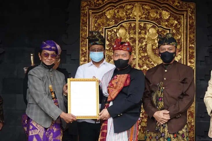 KSAD Dudung Dapat Gelar...