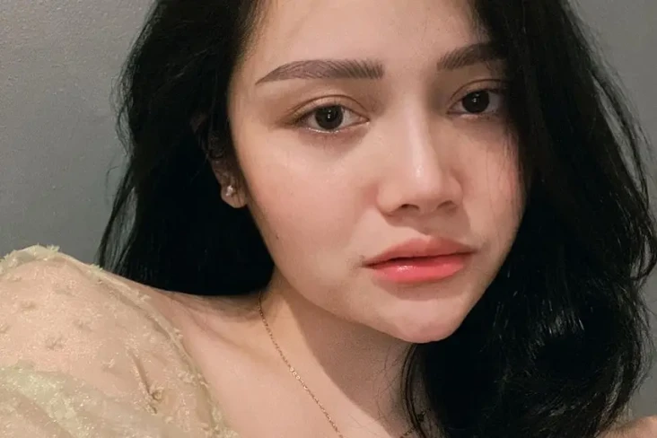 Mawar AFI Resmi Cerai,...