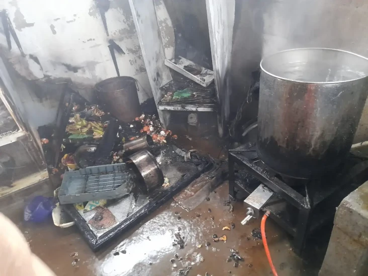 Rumah Makan Padang Terkenal...