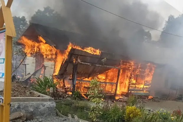Kebakaran, Dua Rumah...