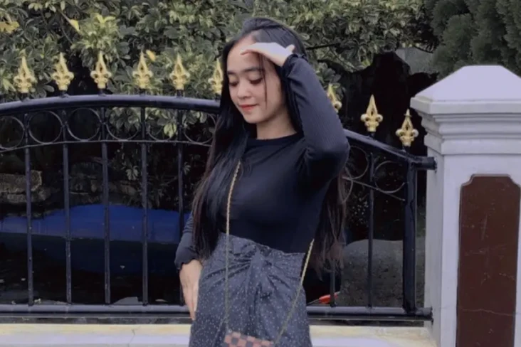 Dea Firly Ungkap Kisah...