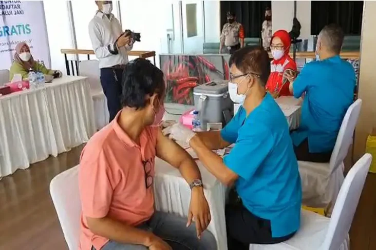 Sentra Vaksinasi Bersama...