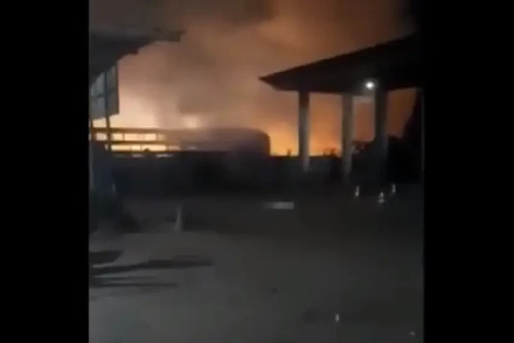 Tabung Reaktor Pabrik...