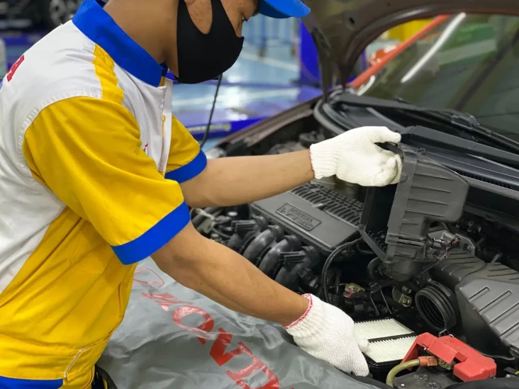 Ini Perbedaan Servis...