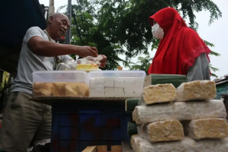 Ibu-ibu, Tahu Tempe...