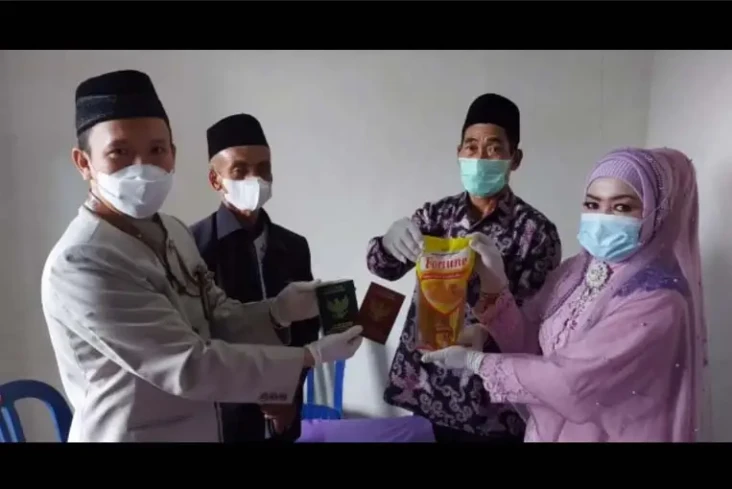 Sepasang Pengantin di...