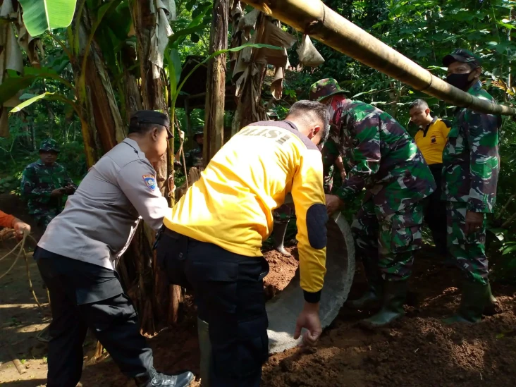 Strategi Komunikasi...