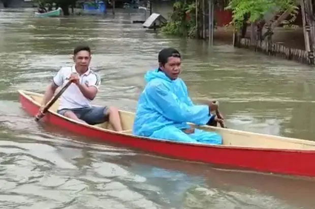 Ratusan Warga Terisolasi...