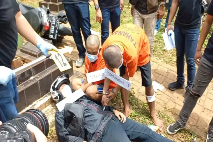 22 Adegan Sadis Pembunuhan...