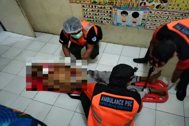 Tusuk Leher Sendiri...