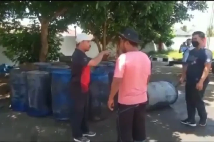 Sidak Gudang Minyak...