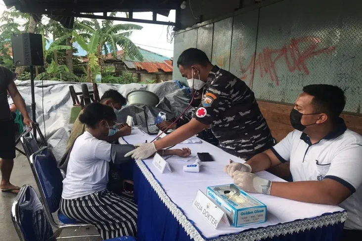 Dibantu TNI AL, Warga...
