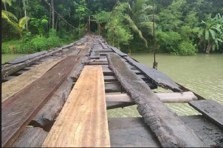 Sudah Lapuk, Jembatan...