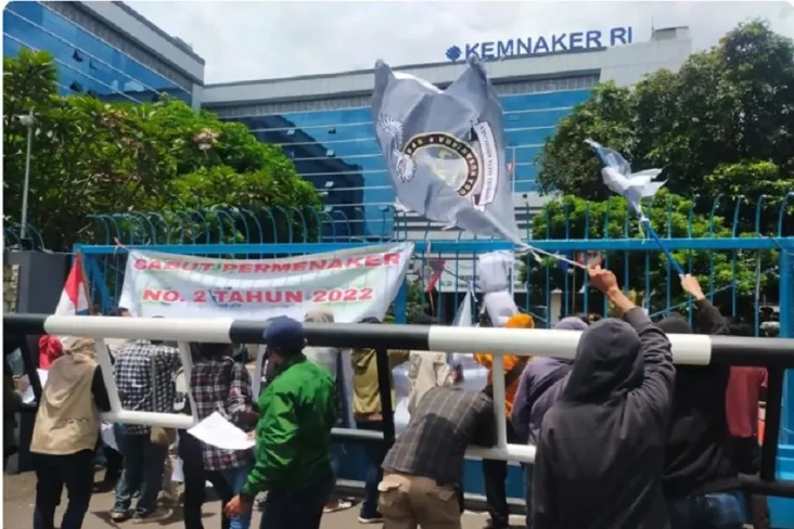 Pakar Unair Sebut Kebijakan...